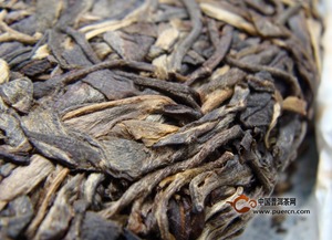 潤元昌2013年白金號(hào)喬木圓茶開湯